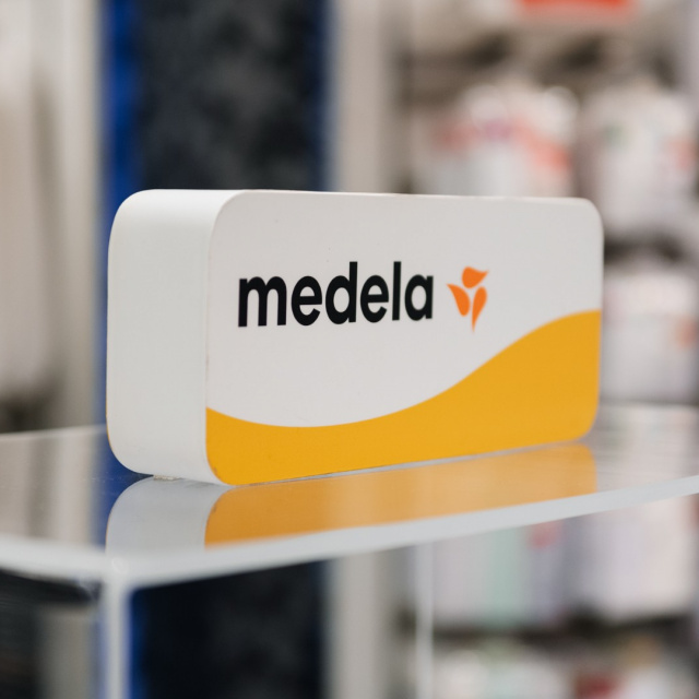 Стойка Medela для продукции